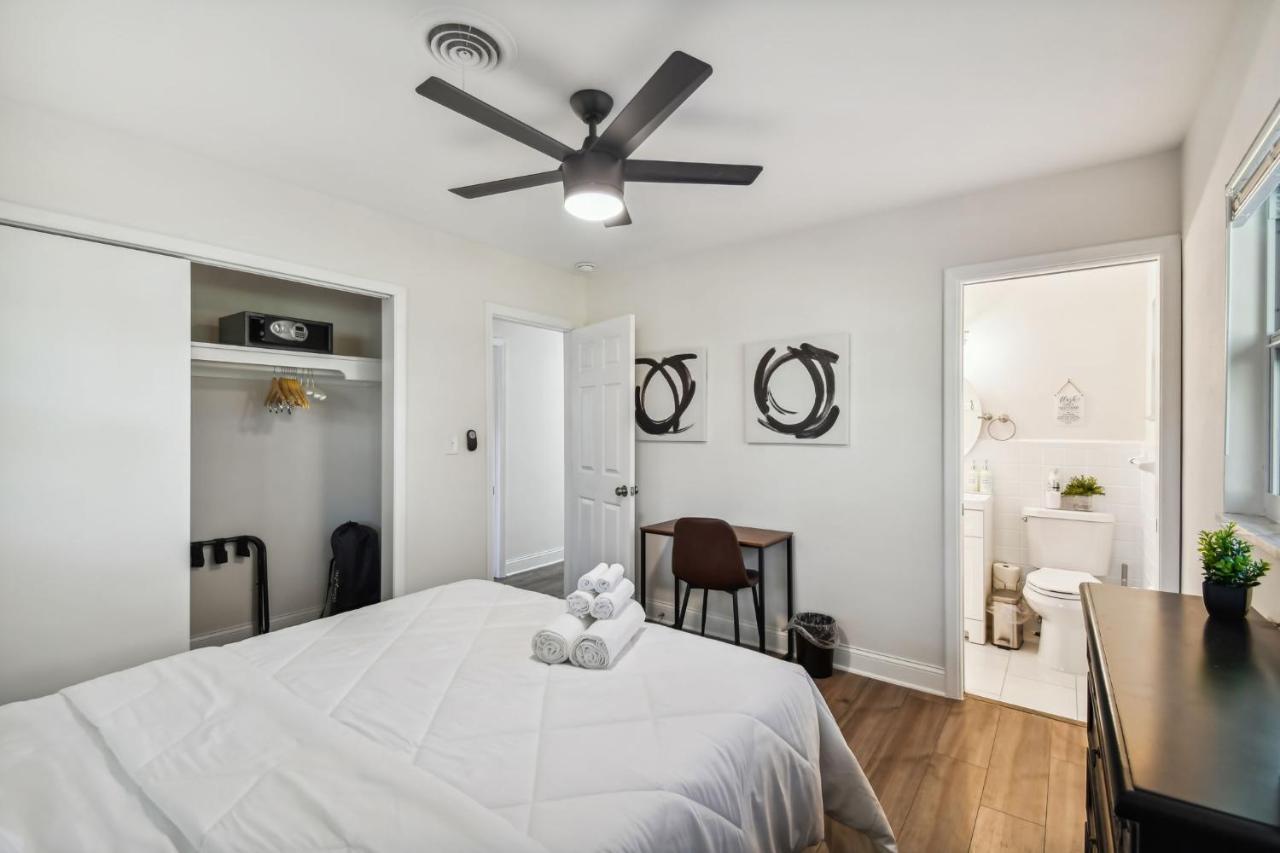 Plush Sheets, Games!, Huge Backyard, Massage Chair Tampa Kültér fotó