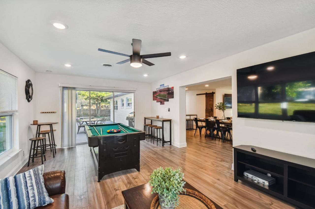 Plush Sheets, Games!, Huge Backyard, Massage Chair Tampa Kültér fotó